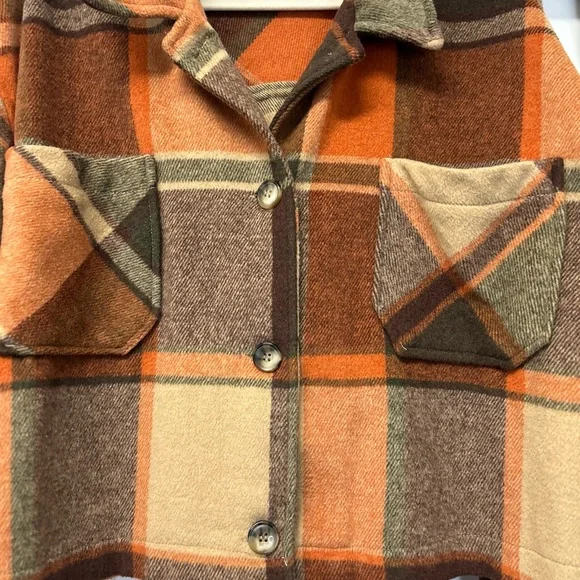 Ashley Outerwear Woman’s Cropped Shacket Brown Orange Plaid Chore Pockets Size L - Picture 2 of 8